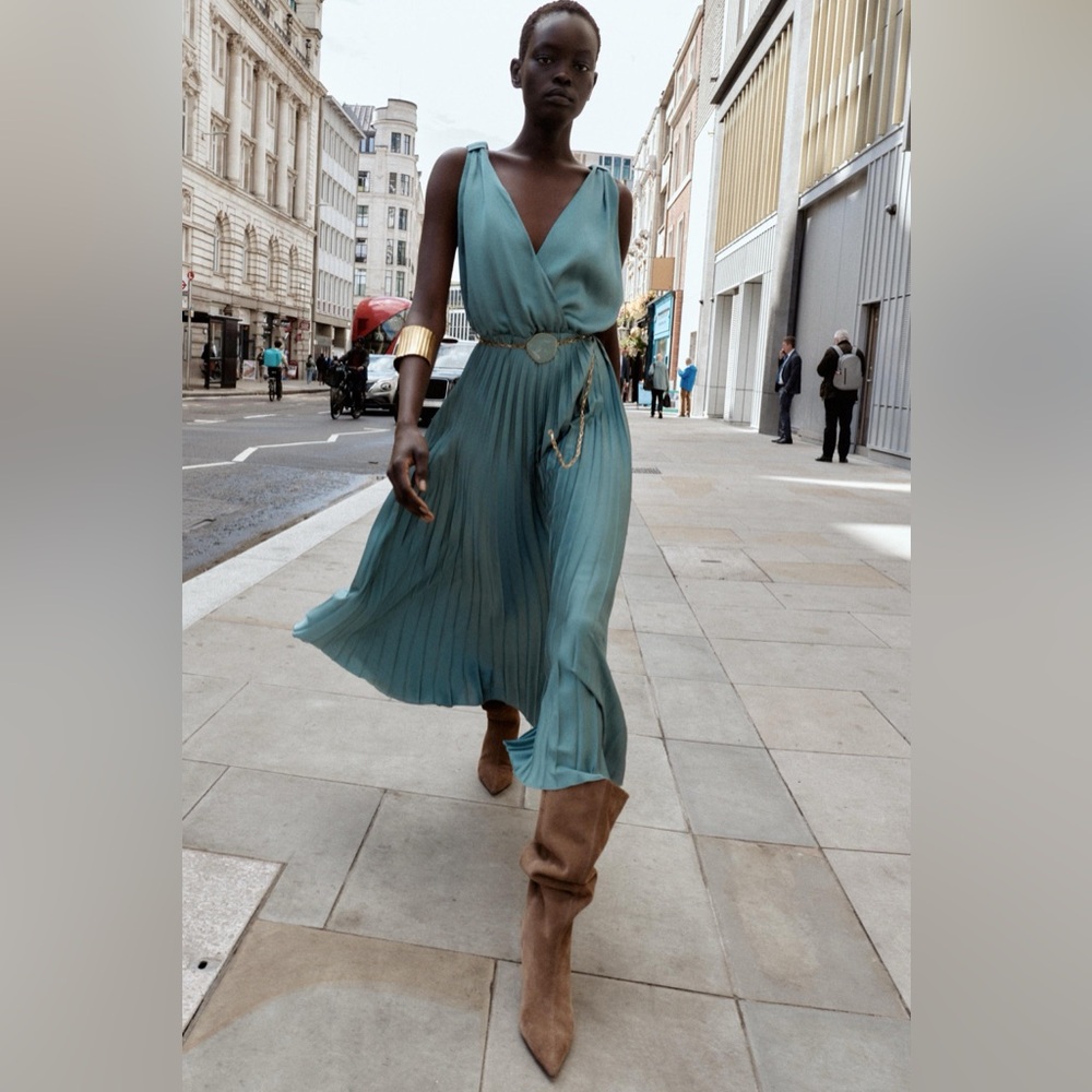 🆕(NWT) ZARA Bloggers Fav Pleated Midi Dress with Belt. XS. Color: Blue Steel
